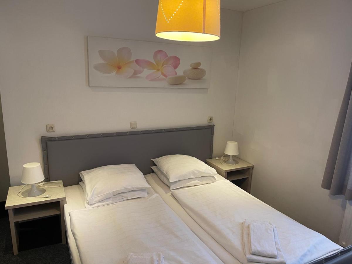 Hotel Restaurant La Piazza Valkenburg aan de Geul Екстер'єр фото
