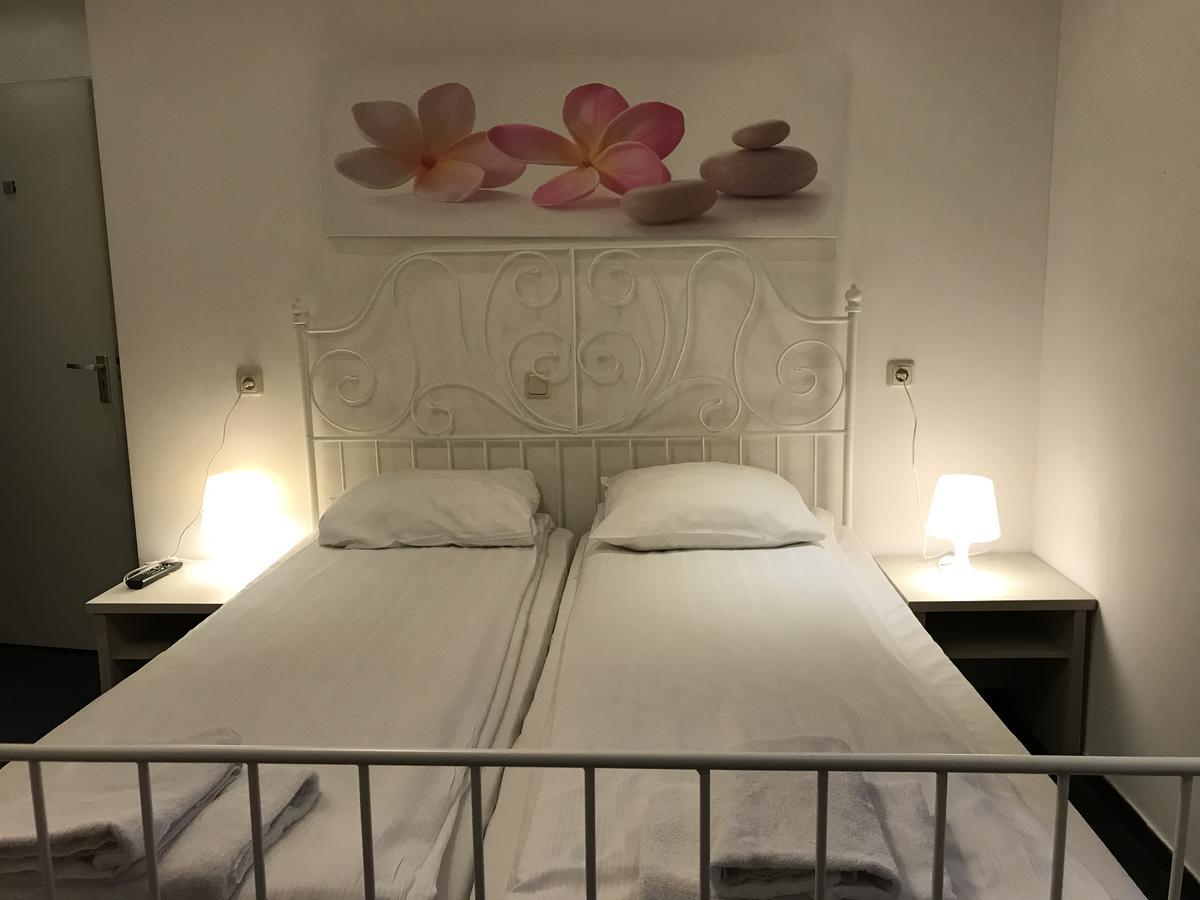 Hotel Restaurant La Piazza Valkenburg aan de Geul Екстер'єр фото
