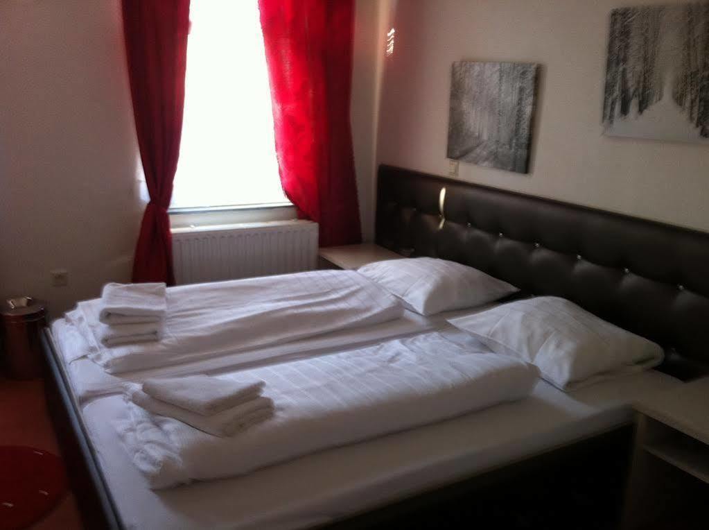 Hotel Restaurant La Piazza Valkenburg aan de Geul Екстер'єр фото